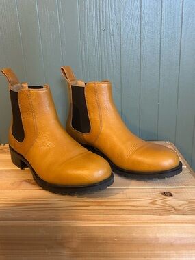 Duluth Trading Co Women's Chelsea Ankle Boots in Tan